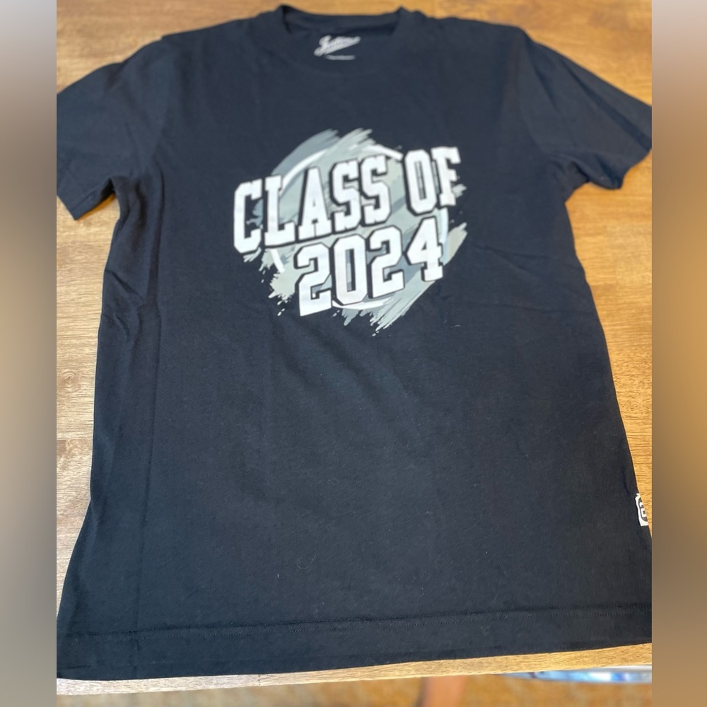 🍀3 FOR $15🍀 | Jostens | Class of 2024 | Graphic Tee | Medium | Black